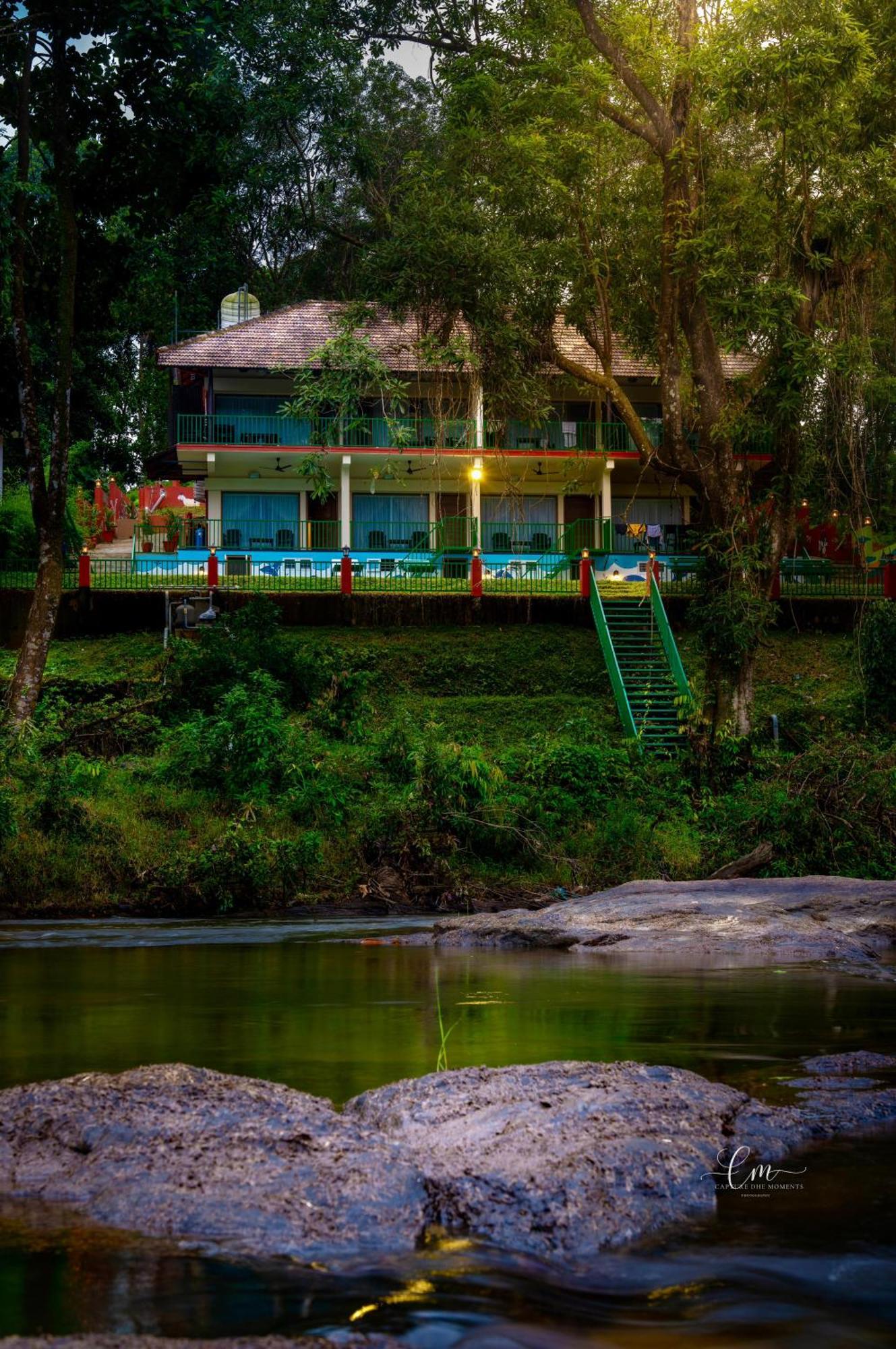 Falcon Riverview Resorts Kuttampuzha Exteriör bild