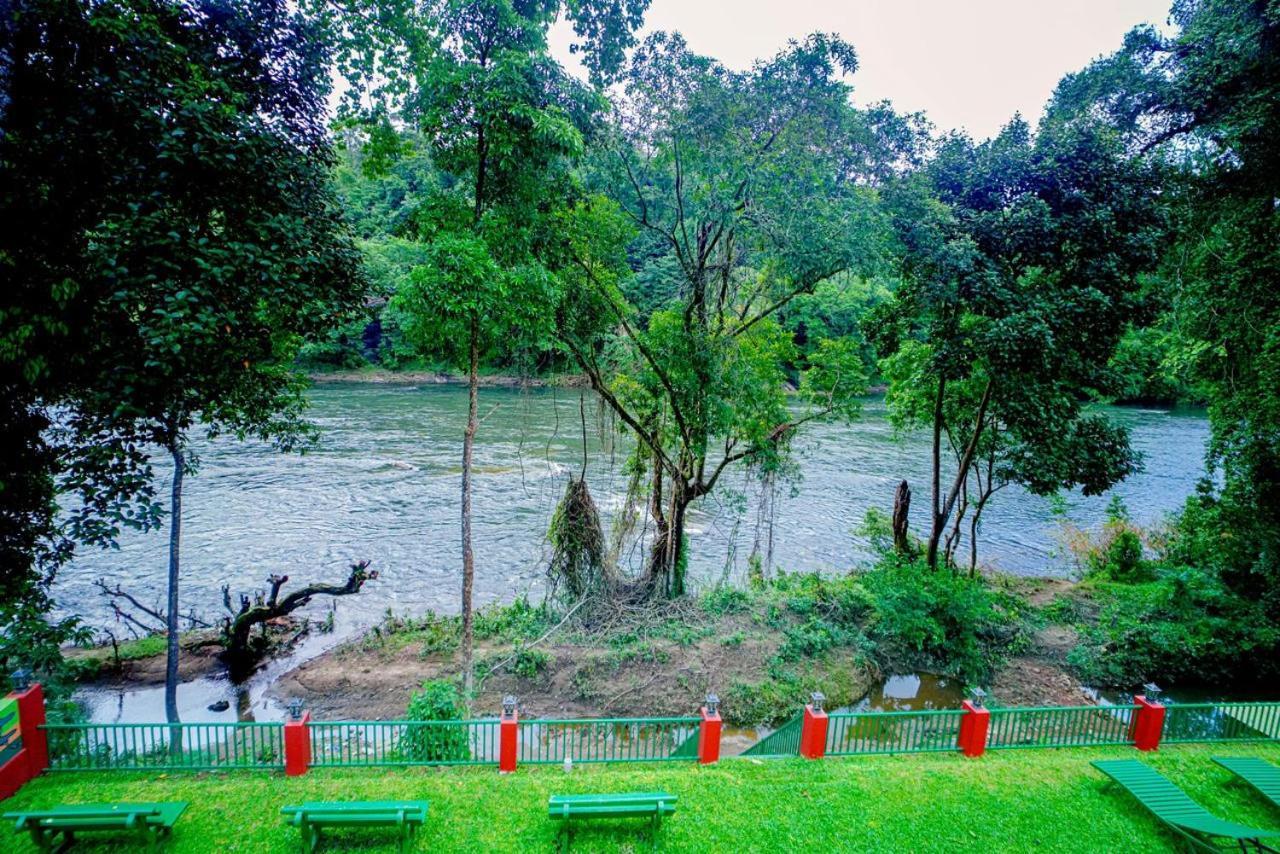 Falcon Riverview Resorts Kuttampuzha Exteriör bild