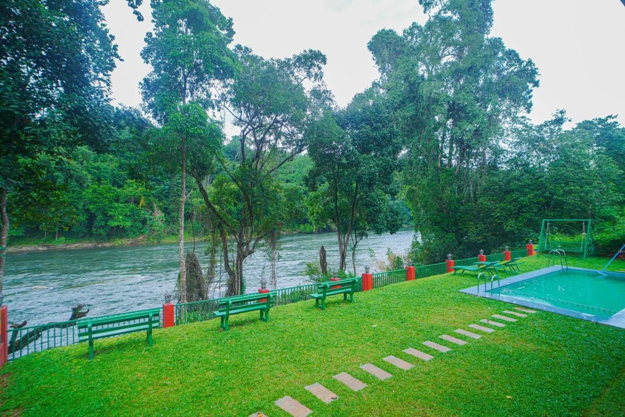 Falcon Riverview Resorts Kuttampuzha Exteriör bild