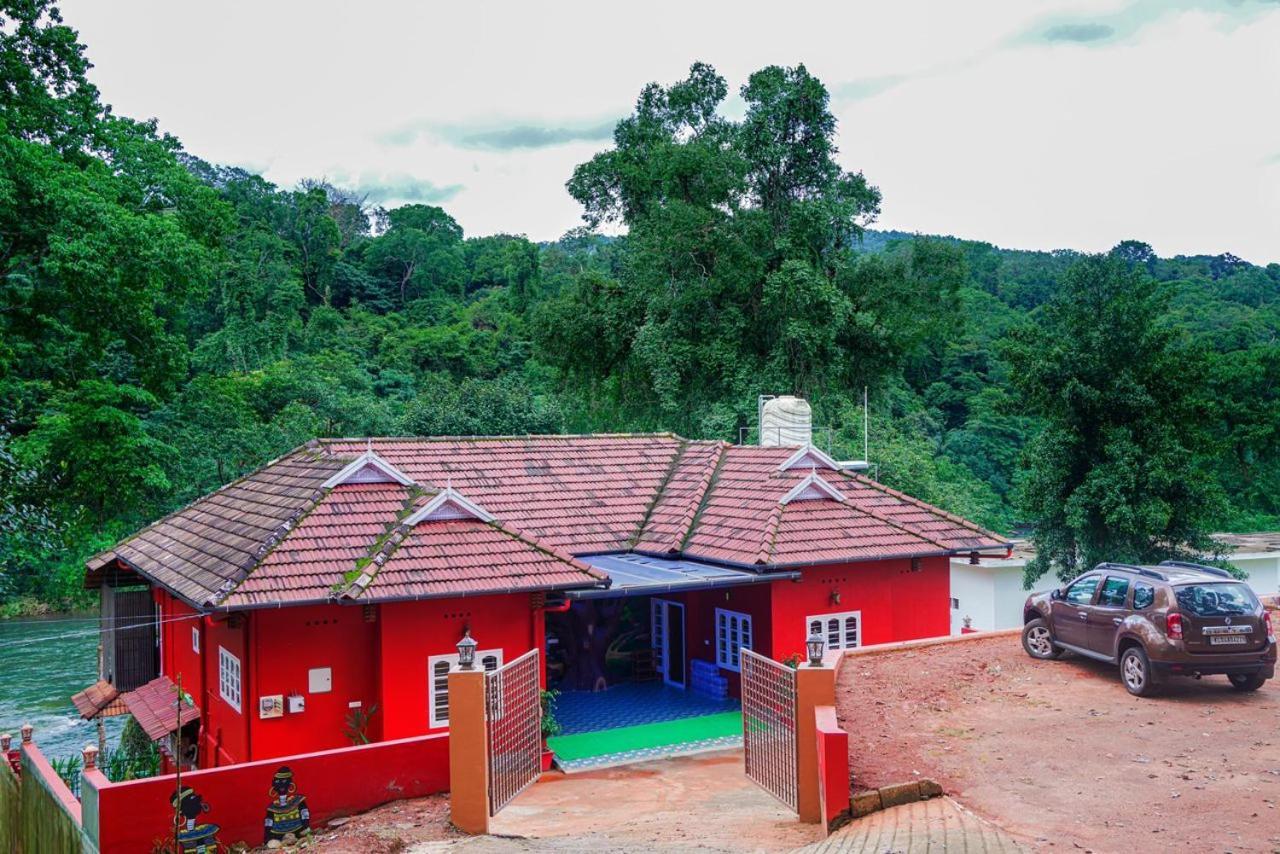 Falcon Riverview Resorts Kuttampuzha Exteriör bild