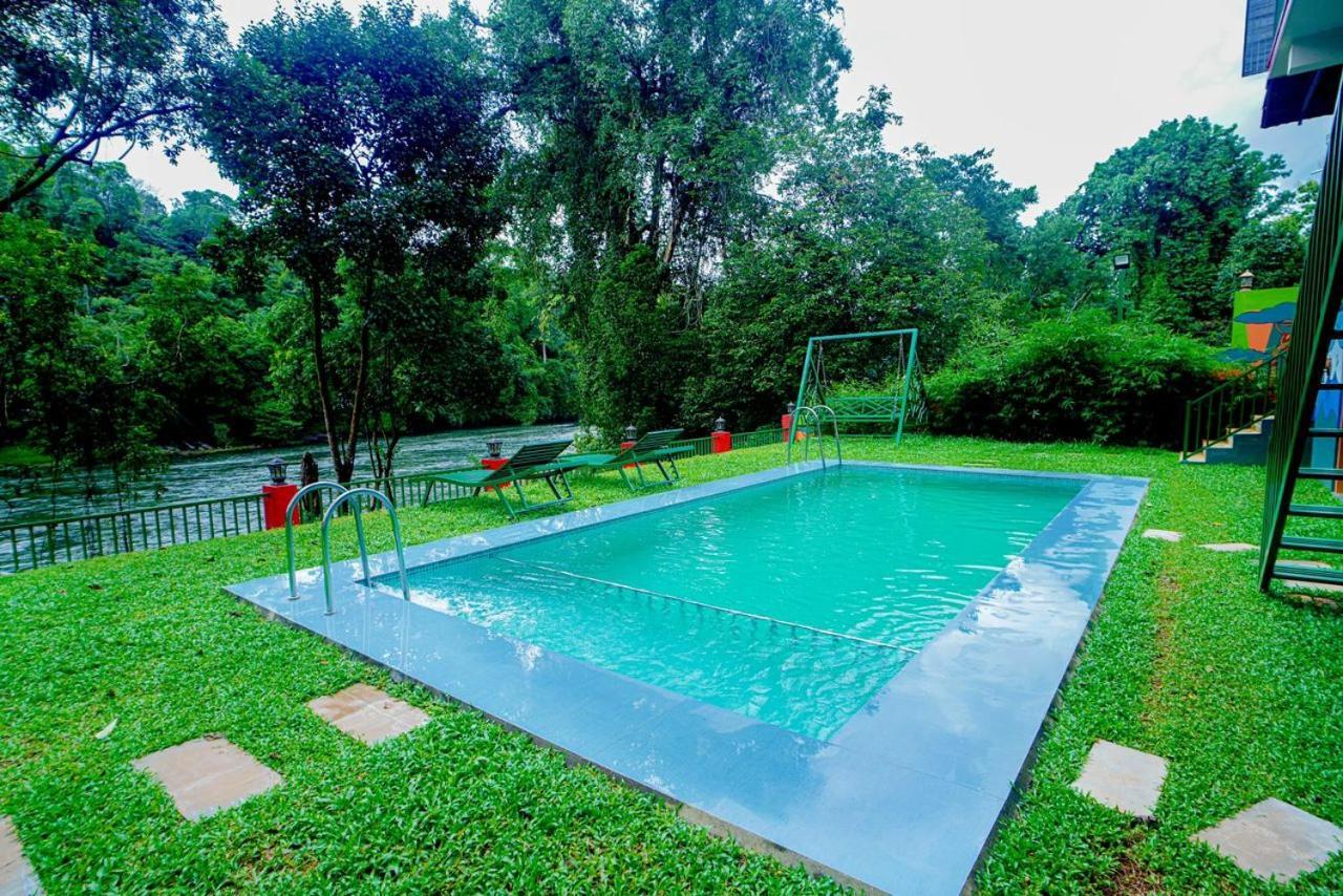 Falcon Riverview Resorts Kuttampuzha Exteriör bild