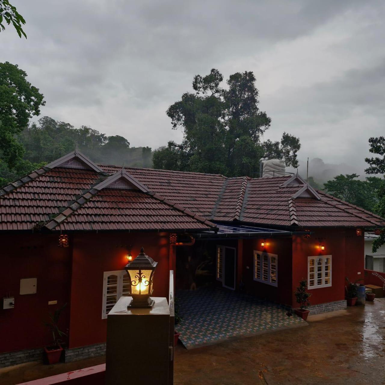 Falcon Riverview Resorts Kuttampuzha Exteriör bild